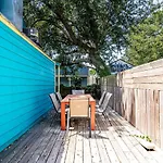 Charming 3Br Home, Centrally Located Wcozy Patio