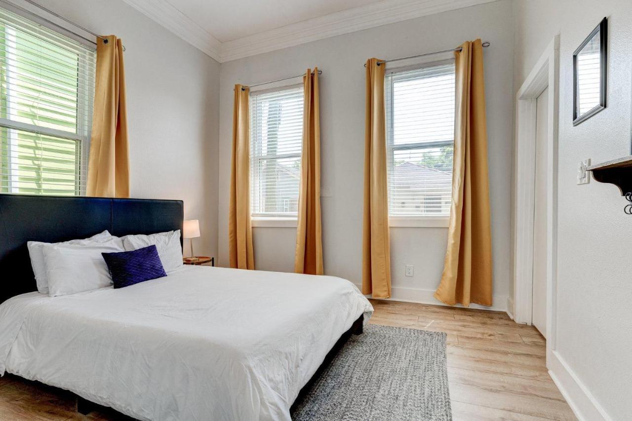 Charming 3br Home, Centrally Located Wcozy Patio
