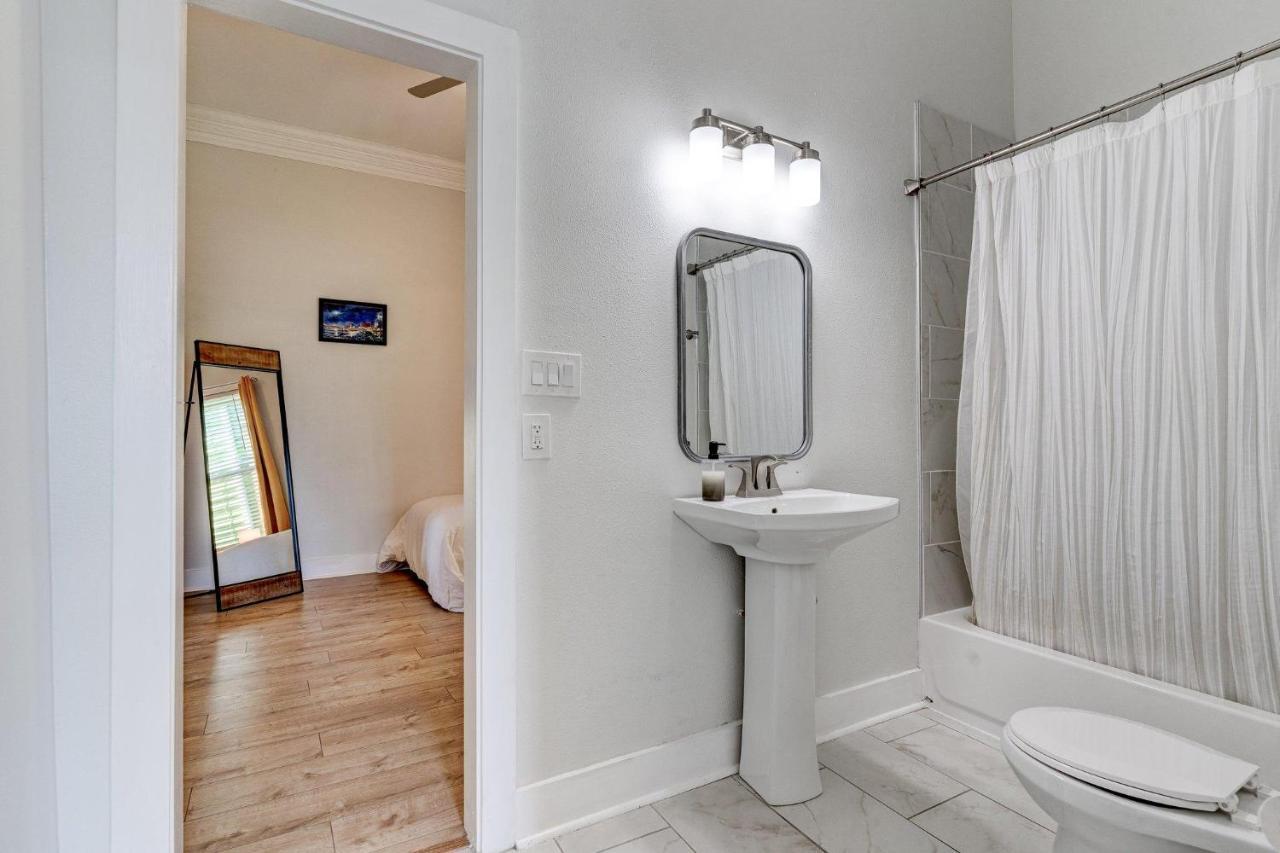 Holiday home Charming 3br Home, Centrally Located Wcozy Patio New Orleans