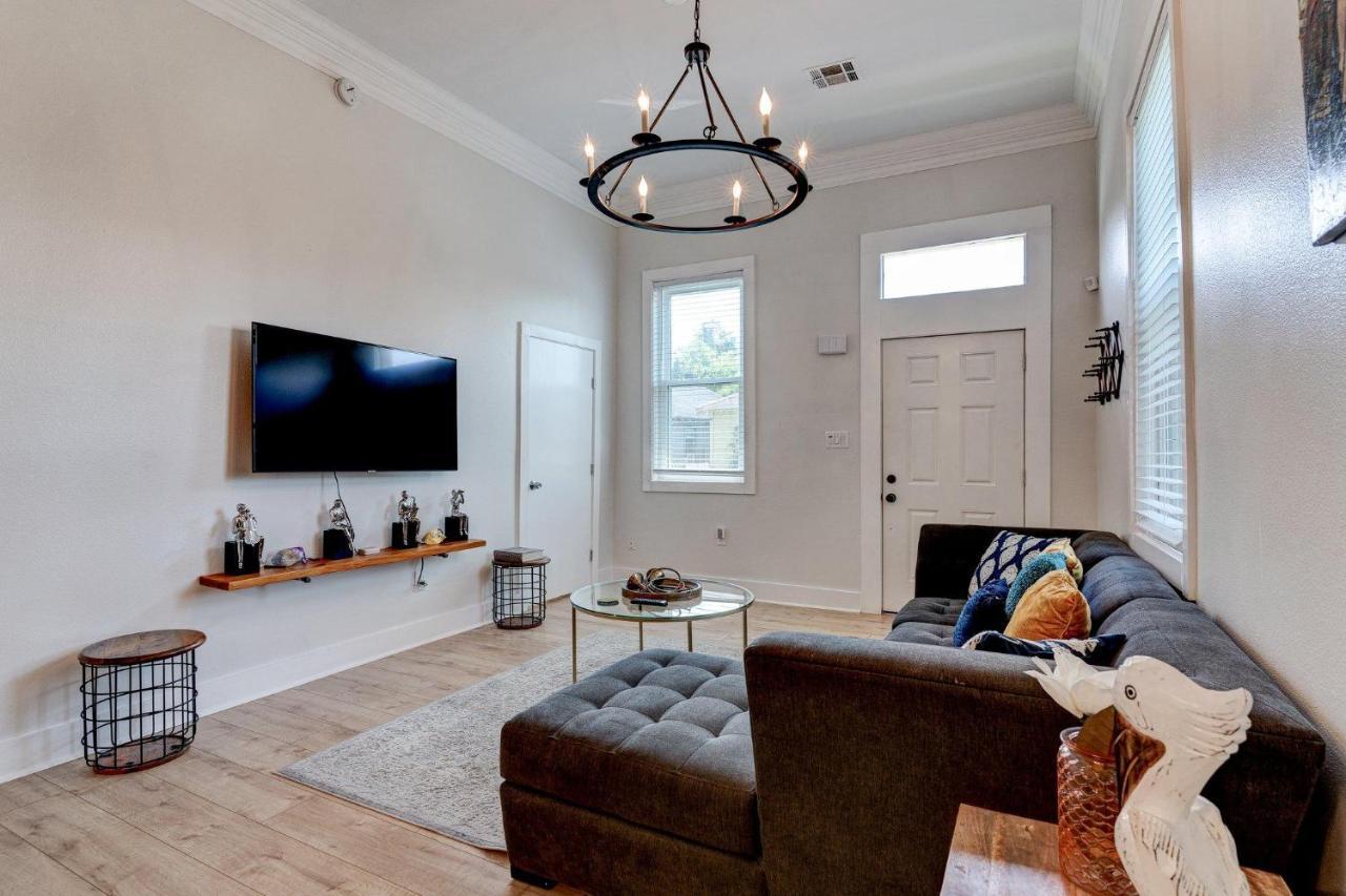 Charming 3br Home, Centrally Located Wcozy Patio Holiday home